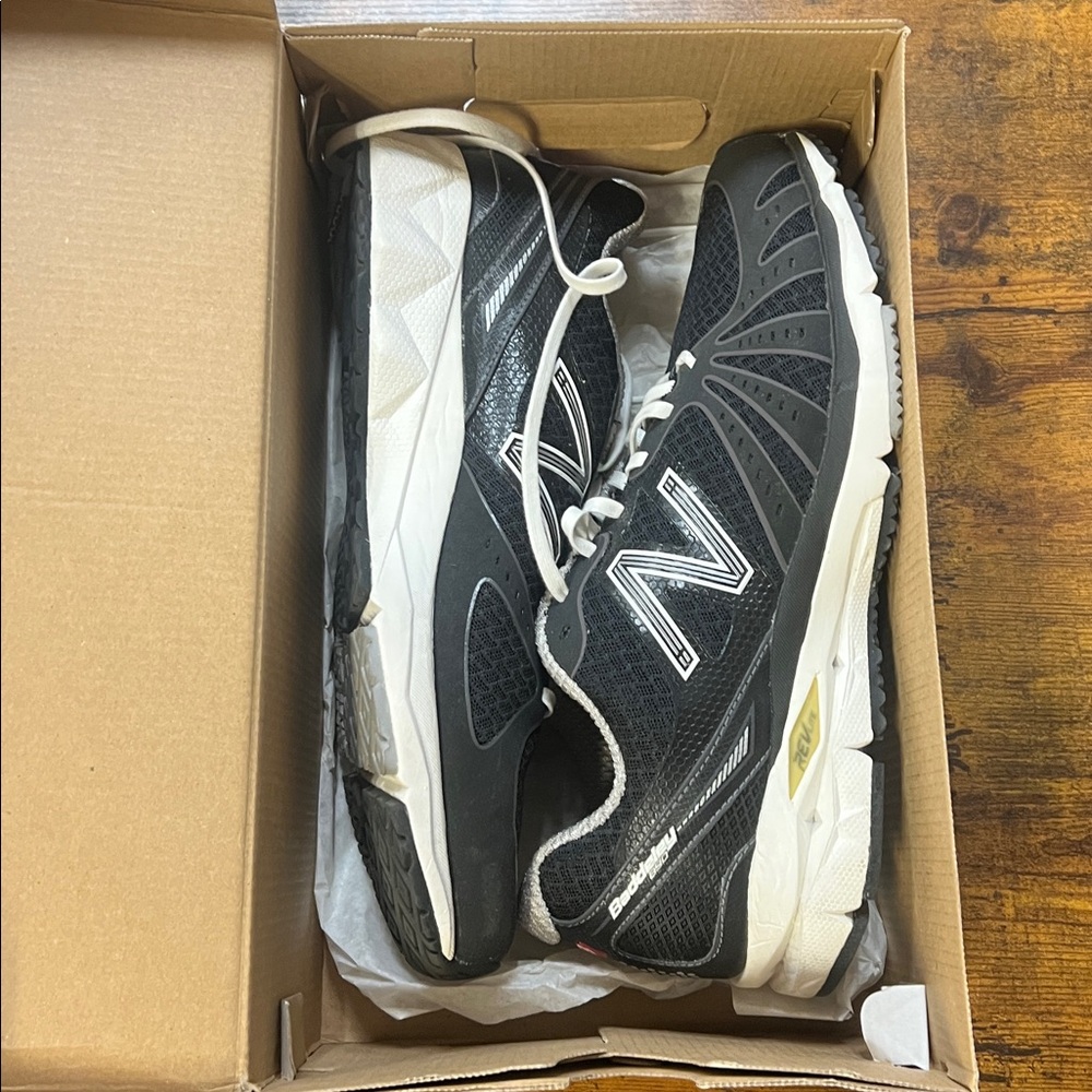 New Balance MR890BW - Picture 3 of 5